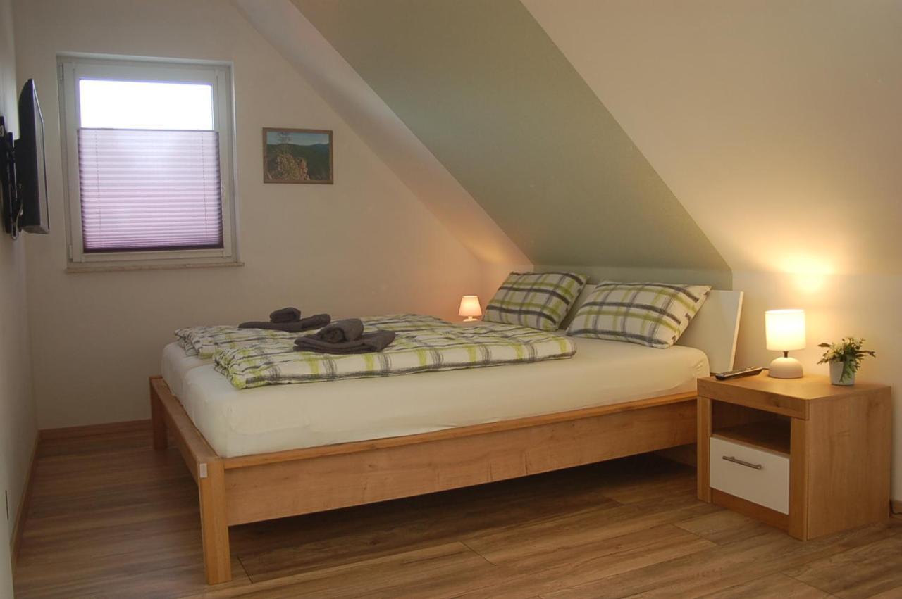 Behagliches Ferienhaus Zaunkoenig -Mit Kamin Und Sauna Tanne Luaran gambar